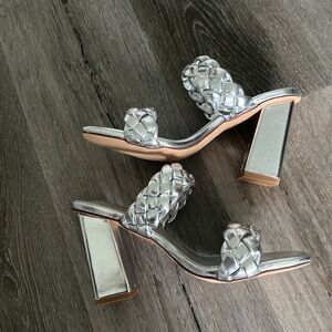 New never worn size 7 silver heels